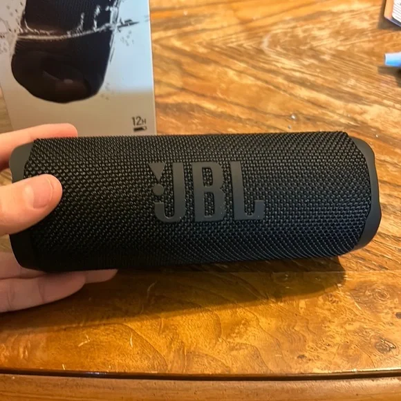 Black JBL flip 6